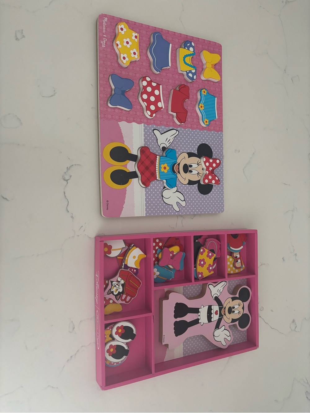 Disney Minnie Mouse Magnetic Dress-Up Set - Pink, Red, Yellow, Blue